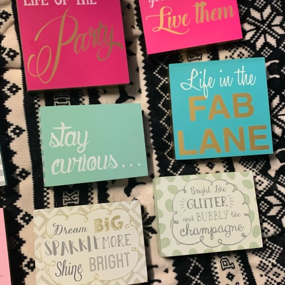 Bunch of classy wall art . All in perfect condition just down sizing 🖼 ♥️ - Picture 3 of 5